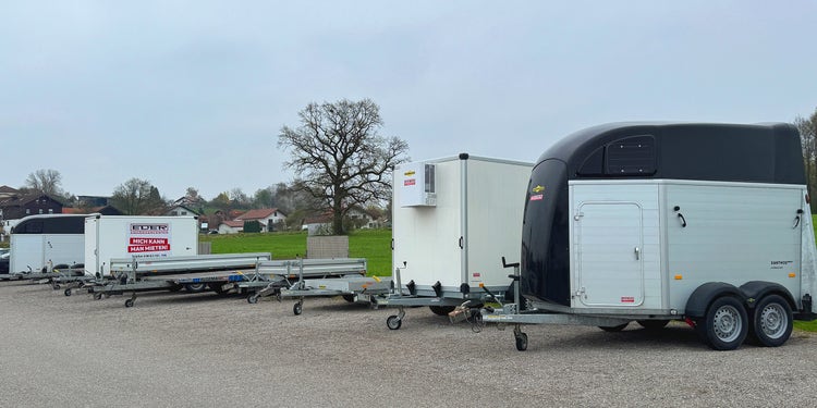 Bild einer Auswahl an Mietanhängern bei EDER Anhängercenter in Tuntenhausen